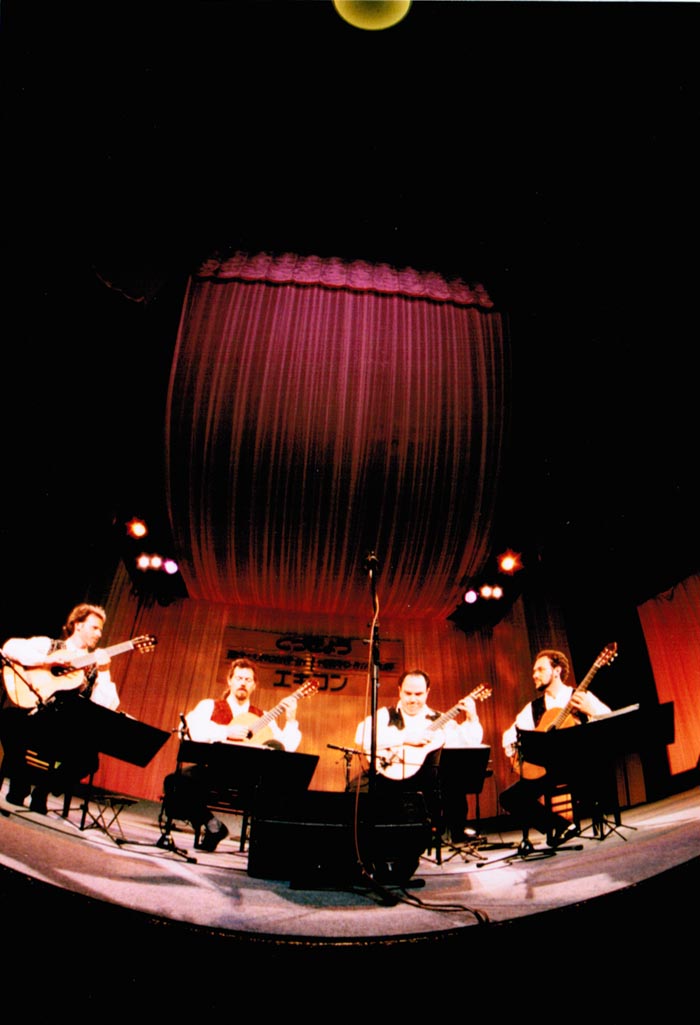 LAGQ-John Dearman, Bill Kanengiser, Scott Tennant and Andrew York, Tokyo Train Station concert 1